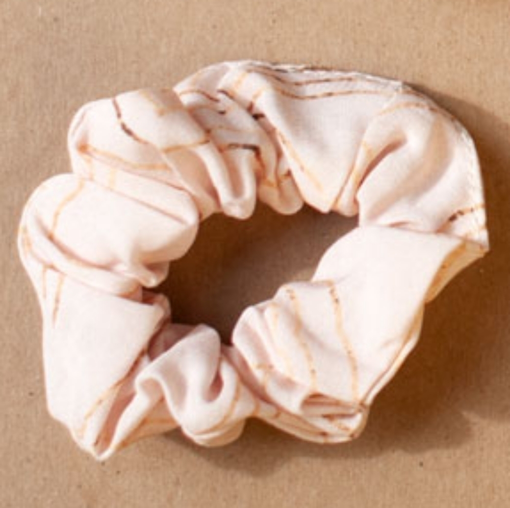 NWT Sseko Designs Scrunchie in Pink Swirls